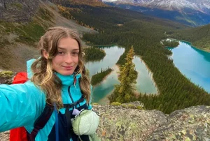 Дівчина перетворила подорожі на роботу: за один тур заробляє до 3000 доларів